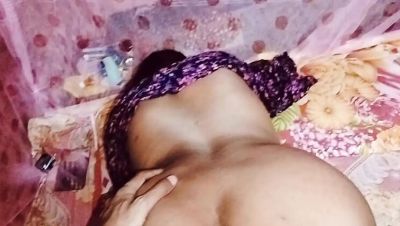 Hot Bengali Stepmom Fucks Young StepSon with Dirty Talk - Desi Aunty Squirting Sex - India on vidgratis.com