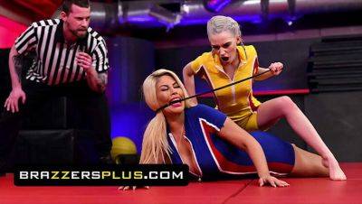 Bridgette B Dominates Kiara Cole in Hot Scissoring Wrestling Match - Brazzers on vidgratis.com